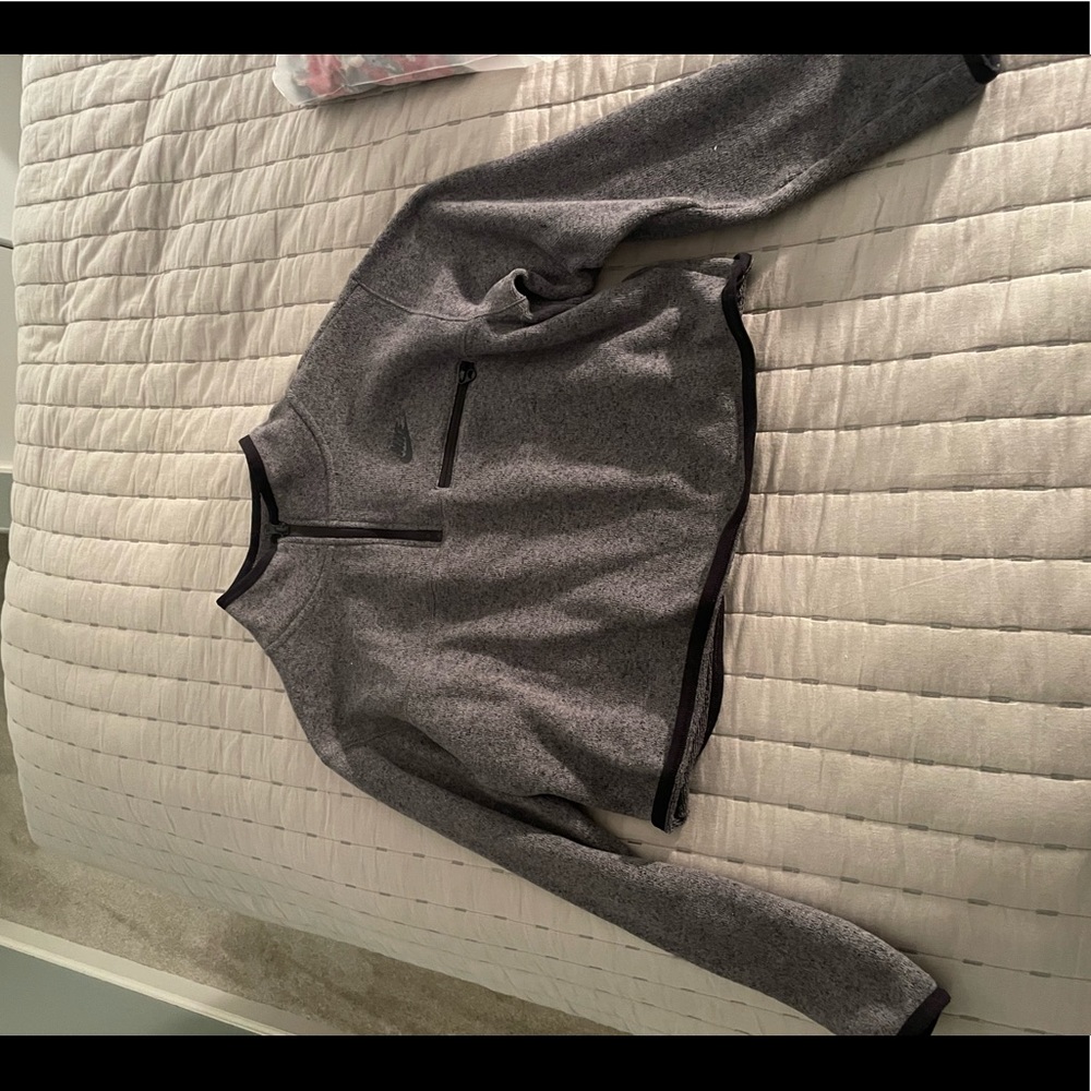 Nike crop sweater/sweatshirt
